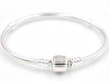Silver bracelet with a choice of 1 charm